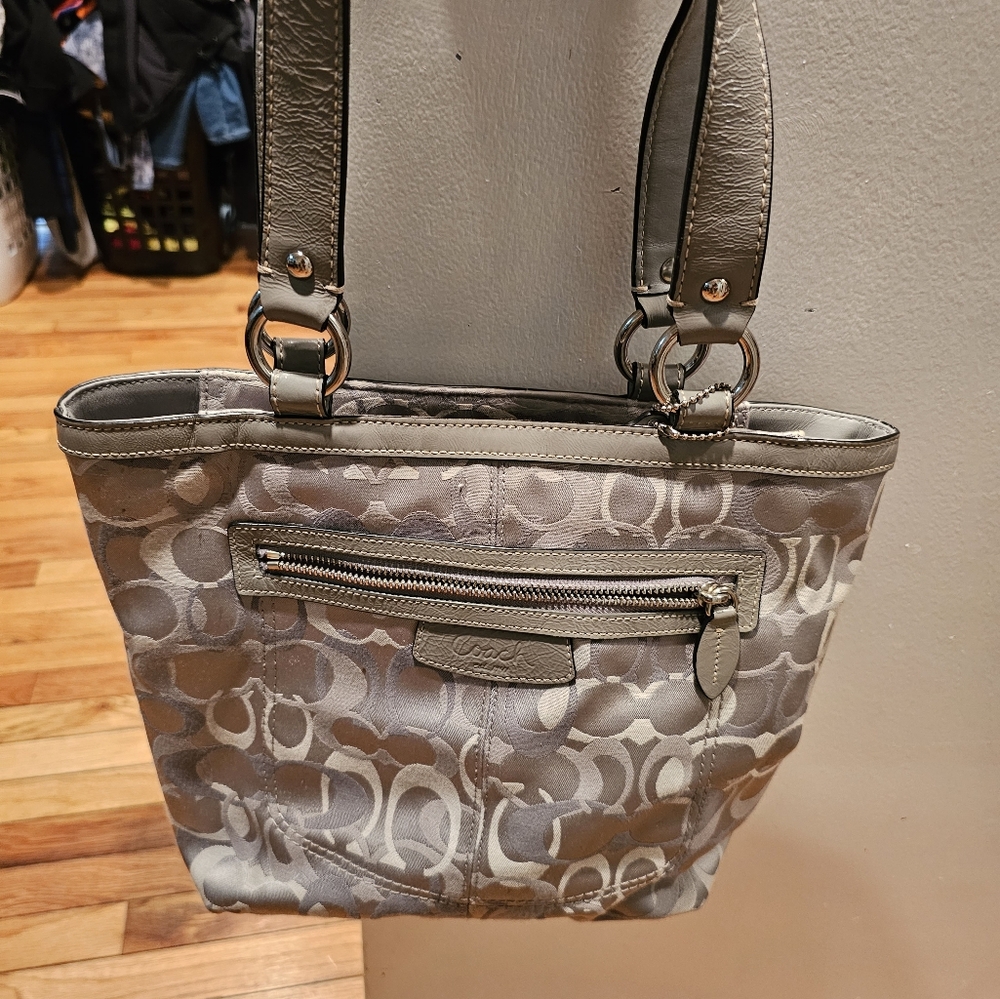 Gray Patterned Handbag With Leather Straps - image 1